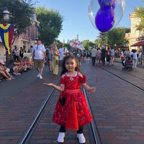 Hi I’m Zoe! Welcome to my closet🌸 - Picture 9 of 16